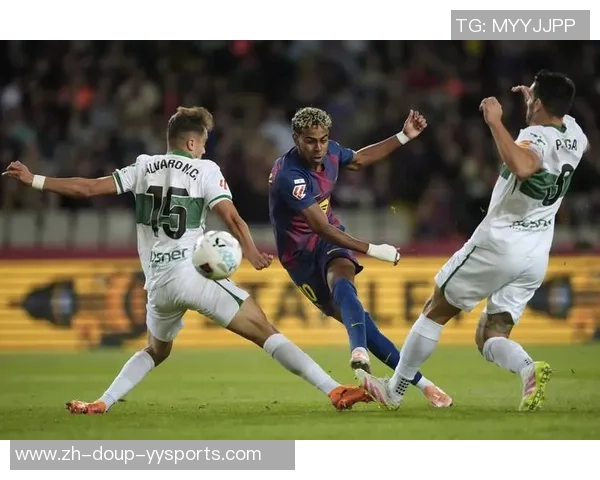 洛佩斯：在巴萨时小罗深夜约我出去，我女友问我选她仍是小罗